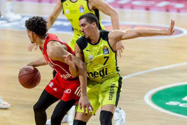 更是对我们 更是对我们