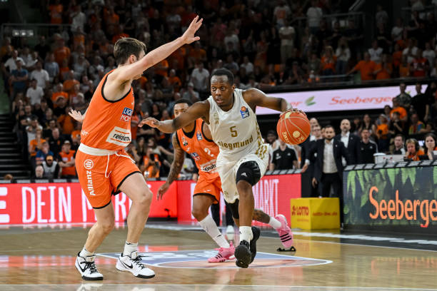 强硬的对抗 强硬的对抗