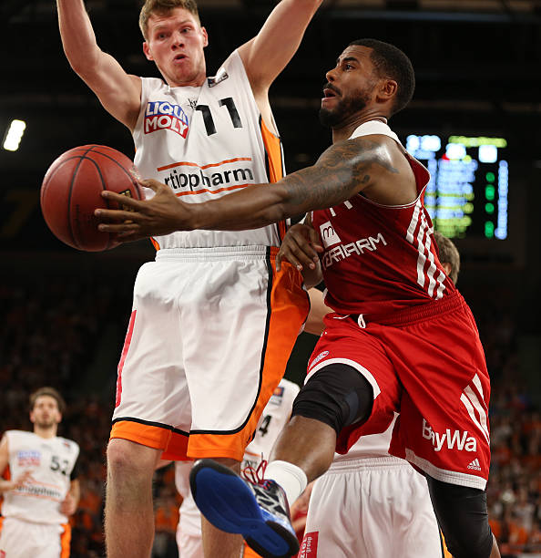 老队员保持 老队员保持