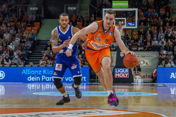 根据局势调 根据局势调